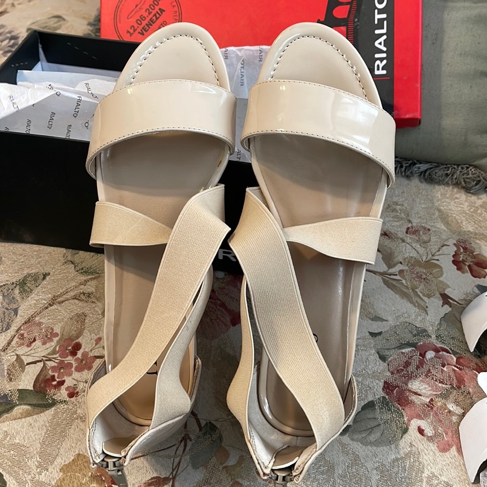 Brand New Rialto Shoes Bone Patent 9.5 M